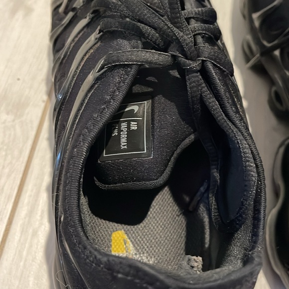 Nike Vapor Max Plus black sneakers, 10.5 - Picture 5 of 7